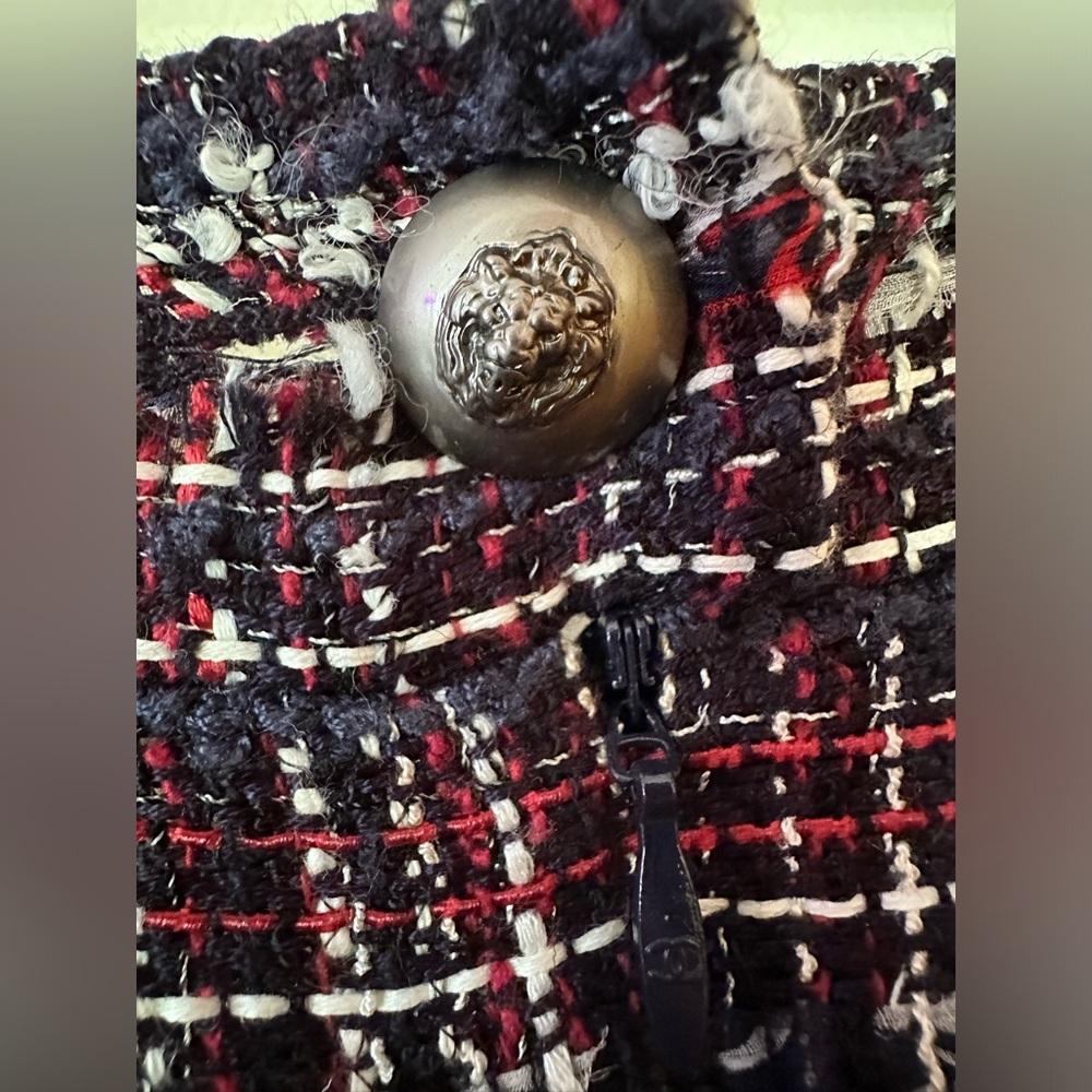 Chanel 08A Boucle Tweed Knee-Length Skirt 2008 Fall Collection by Karl Lagerfeld - Picture 8 of 16